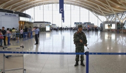 Khoảnh khắc bom nổ tại sân bay Quốc tế Thượng Hải