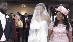 Clip: Chú rể khóc như mưa trong lễ thành hôn gây xúc động