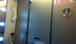 Hành khách Hàn Quốc bị phạt 4 triệu đồng do hút thuốc trên máy bay