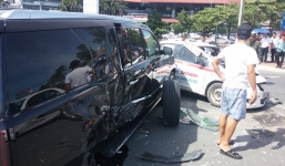 Cadillac tiền tỷ bị taxi đâm rụng bánh sau tại sân bay Nội Bài