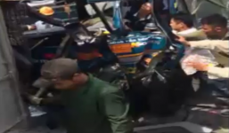 Giải cứu lái xe mắc kẹt trong cabin sau tai nạn tại Hải Dương