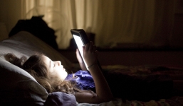 Không lo mất ngủ khi dùng smartphone ban đêm với ứng dụng này