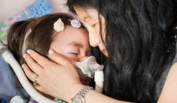 Bé gái 5 tuổi quyết định chọn cái chết để thoát khỏi bệnh tật