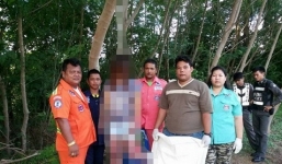 Bức ảnh cảnh sát chụp cùng với xác chết trên cây gây phẫn nộ