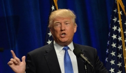 Donald Trump ủng hộ chủ trương hạn chế súng của đảng Dân Chủ