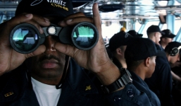 Mỹ tố Trung Quốc bám sát tàu sân bay trên Biển Đông