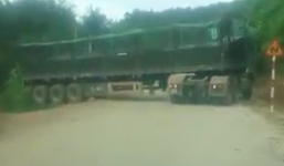 Tài xế container quay đầu đẳng cấp trên đường đèo rộng 5m