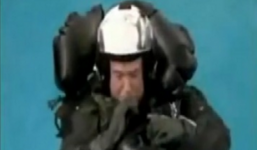 Video: Phi công Mỹ huấn luyện cách xử lý khi nhảy dù xuống biển 