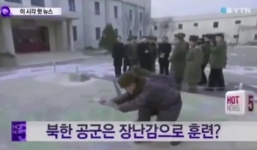 Kim Jong-un thích thú xem lính Triều Tiên tập trận máy bay giấy