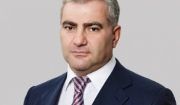 Soi độ giàu có của tỷ phú Nga chi 44 tỷ làm đám cưới cho con trai