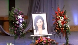 Hàng nghìn fan đến tiễn đưa nữ ca sĩ The Voice Mỹ