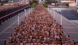 1.500 phụ nữ chuẩn bị khỏa thân tập thể phản đối ông Trump