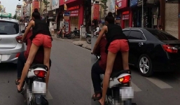 'Chướng mắt' cảnh cô gái làm xiếc trên xe, hôn bạn trai giữa phố Hà Nội