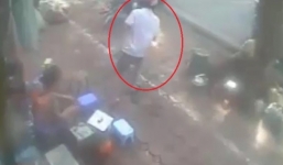 Video: Thanh niên táo tợn cướp thẻ cào điện thoại trên phố Hà Nội