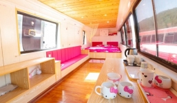 Trả 900.000 để nghỉ dưỡng một đêm trong xe bus hỏng