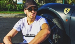 Cuộc sống xa hoa của công tử đẹp trai nhà thủ tướng New Zealand 