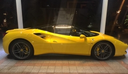 Em trai thiếu gia Phan Thành khoe quà tốt nghiệp là siêu xe Ferrari 16 tỷ đồng