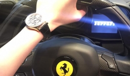 Em trai thiếu gia Phan Thành khoe quà tốt nghiệp là siêu xe Ferrari 16 tỷ đồng