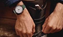 Người đàn ông kiếm hơn 30 triệu mỗi ngày nhờ cho thuê đôi bàn tay