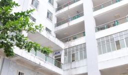 Nghe xong điện thoại, cha ôm con nhỏ nhảy từ tầng 6 bệnh viện tự tử