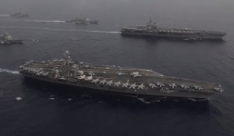 Video: Nhóm chiến đấu tàu sân bay Mỹ dàn hàng gần Biển Đông
