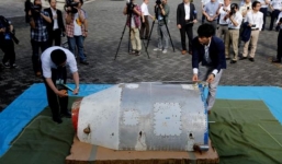 Video: Vật thể nghi tên lửa Triều Tiên dạt vào biển Nhật Bản