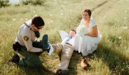 Chú rể phải nhập viện vì bị rắn chuông cắn trước lễ cưới