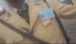 Thanh niên 'lý sự cùn' với cảnh sát giao thông bị dân mạng chỉ trích