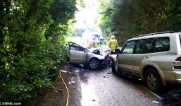 Vợ chồng già nguy kịch vì đâm trúng xe nhau