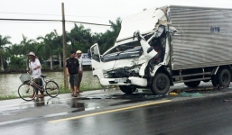 Tai nạn giao thông, thi thể tài xế mắc kẹt trong cabin