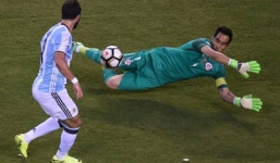 Video: Pha bỏ lỡ 'không thể tin nổi' của Higuain