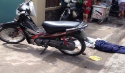 Người đàn ông gục chết bất thường trên đường