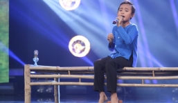 Cậu bé dân ca Hồ Văn Cường gặp sự cố trên sân khấu