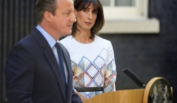 Thủ tướng Anh bật khóc sau khi tuyên bố từ chức