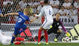 Thua ngược Iceland, ĐT Anh khăn gói về nước sớm
