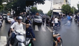 'Quái xế' đầu trần, dàn hàng đánh võng trong đám tang của 1 biker