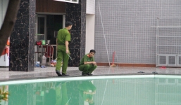 Học bơi ở khách sạn, bé trai 9 tuổi chết đuối