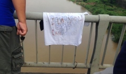 Nam thanh niên để lại dòng chữ 'I love you' rồi nhảy sông tự tử