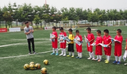 Video: Cầu thủ nhí Việt Nam solo ghi bàn vào lưới đội Hàn Quốc