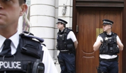 Anh: Cảnh sát chìm được sử dụng ma túy, 'mây mưa' với nghi phạm