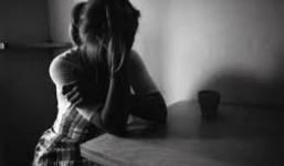 Nữ sinh bị bạn cùng lớp giở trò đồi bại trên đường đi học nhóm về