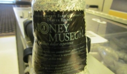 Ở Mỹ, người ta dùng các tờ tiền để ... làm đất trồng cây