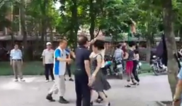 Video: Khiêu vũ gây ồn ào gần điểm thi Trường Đại học Thủy Lợi