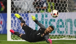 Video: Màn 'đấu súng' đầy kịch tính giữa Bồ Đào Nha - Ba Lan