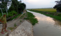 Phát hiện thi thể 2 chị em gái dưới kênh đang thi công