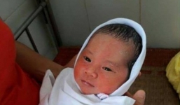 Xác minh thông tin bé sơ sinh bị bỏ rơi ven đường khi trời đang mưa