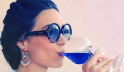 Thưởng thức rượu vang xanh đầu tiên trên thế giới