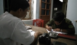 Thầy giáo xông vào trạm y tế đánh bác sĩ trọng thương