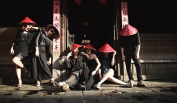 Bộ ảnh kỷ yếu ấn tượng, đầy ma mị khiến dân mạng tranh cãi