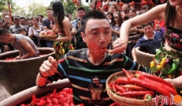 Người đàn ông ăn hết 47 quả ớt chỉ trong 2 phút